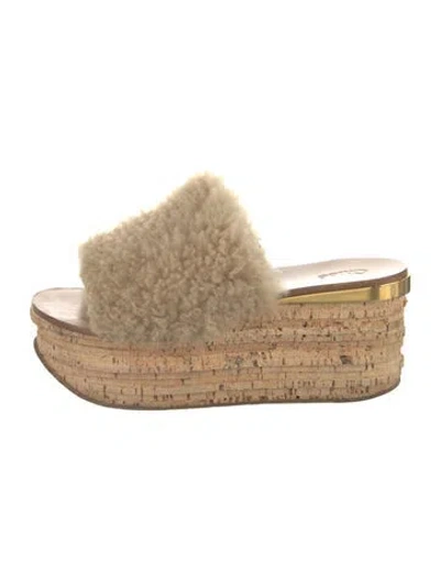 Pre-owned Chloé Shearling Slides In Neutral