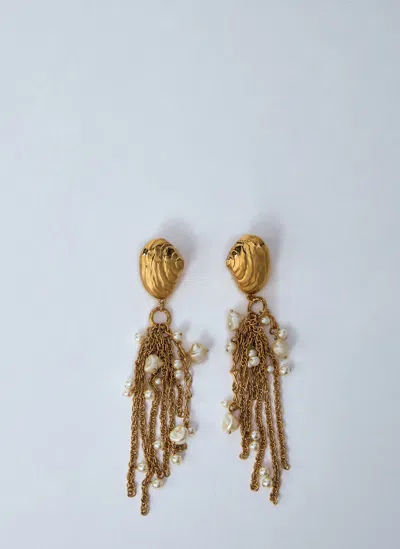 Chloé Shell Earrings In Gold