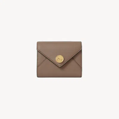 Chloé Small Envelope Tri-fold Wallet In Grained Leather In Neutral