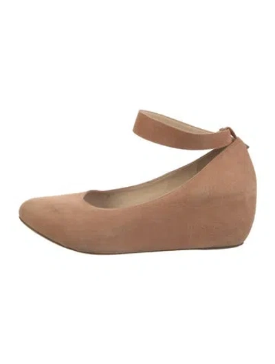 Pre-owned Chloé Suede Pumps In Neutral