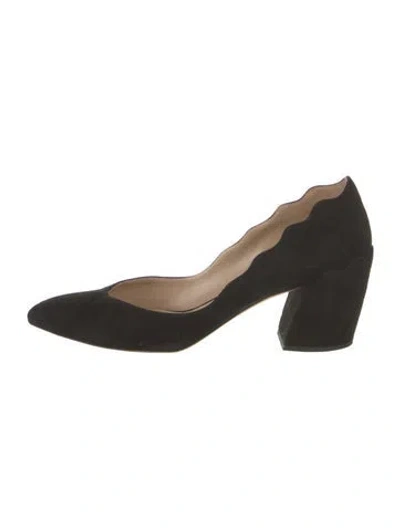 Pre-owned Chloé Suede Scalloped Accent Pumps In Black