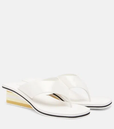 Chloé Swimming Cool Patent Leather Thong Sandals In White