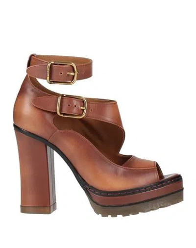 Chloé Woman Pumps Brown Size 8 Leather