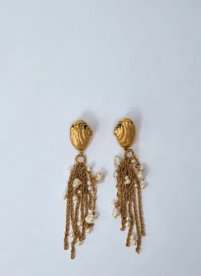 Chloé Women Shell Earrings In Gold