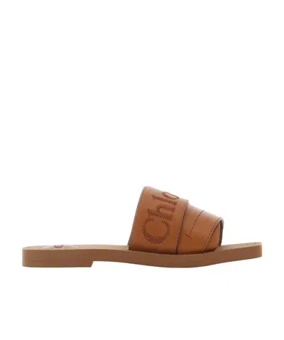 Chloé Woody Embroidered Logo Leather Slide Sandal In Brown