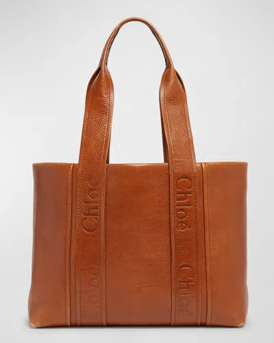 Chloé Woody Medium Tote Bag In Shiny Grained Calfskin In Brown