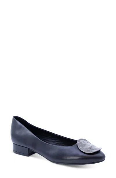 Chocolat Blu Berna Flat In Black Leather