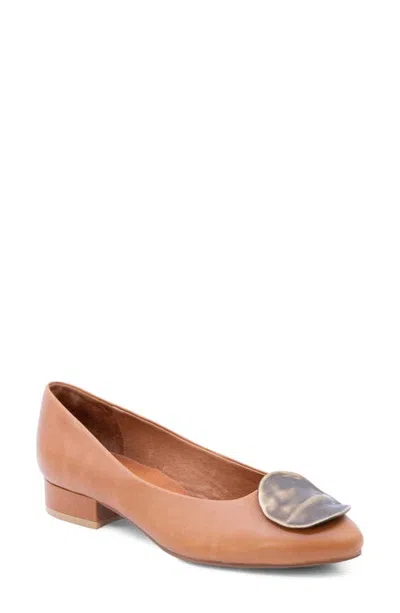 Chocolat Blu Berna Flat In Camel Leather