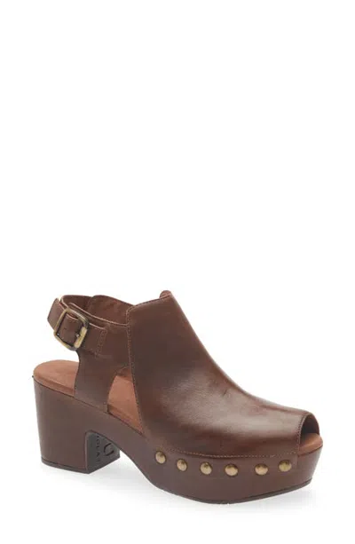 Chocolat Blu Galla Slingback Peep Toe Platform Clog In Brown Leat
