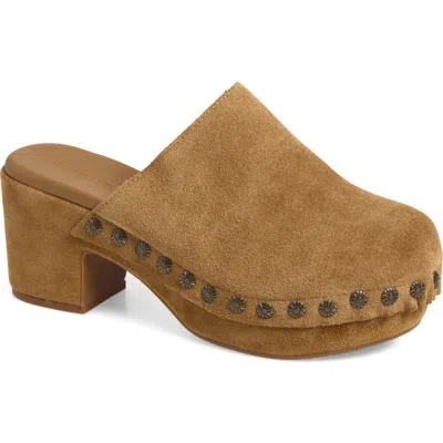 Chocolat Blu Goldy Platform Mule In Camel Suede