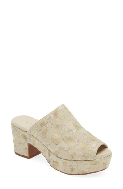 Chocolat Blu Gordie Platform Slide Sandal In Cream Wash