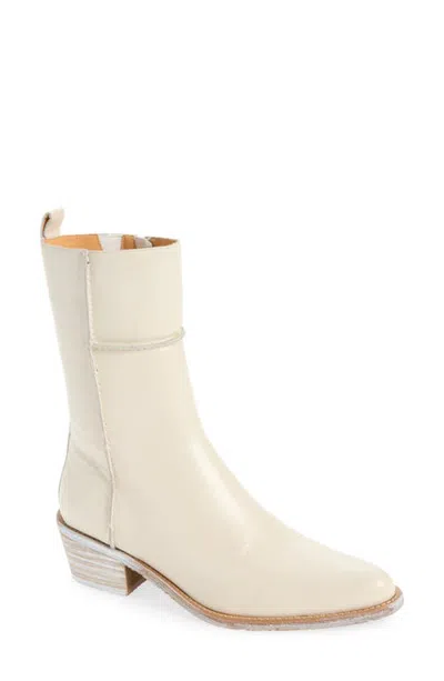 Chocolat Blu Kelcy Leather Boot In Off White Leather
