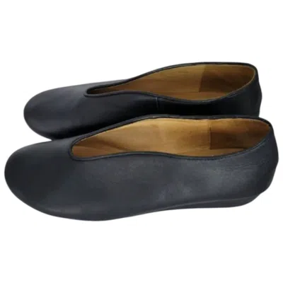 Chocolat Blu Women's Vail Flat In Black