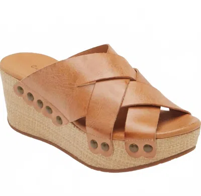CHOCOLAT BLU WOMEN YETTA PLATFORM WEDGE SLIDE SANDAL IN CAMEL LEATHER