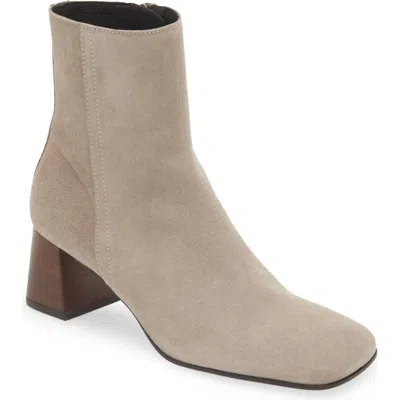 Chocolat Blu Women's Zoan Boots In Taupe In Neutral