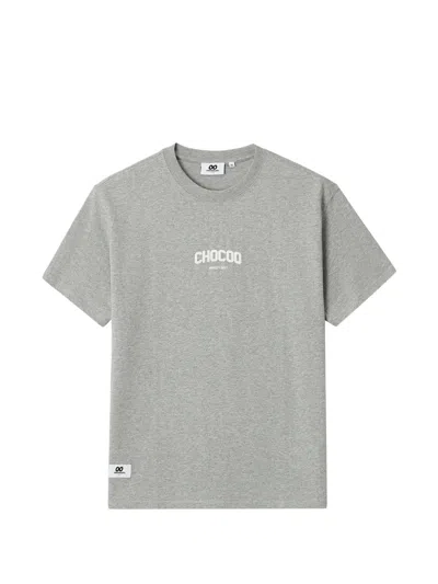 Chocoolate 로고 프린트 티셔츠 In Gray
