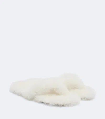 Christen Home Shearling Thong Sandals In Animal Print