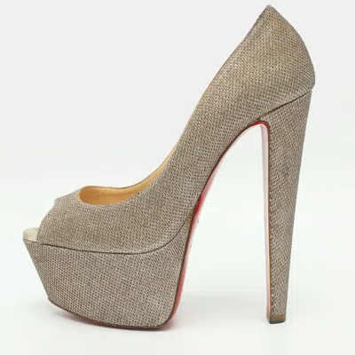 Pre-owned Christian Louboutin Altareva Size 39.5 Gold Lurex Fabric Peep Toe Pumps