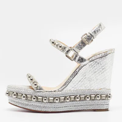 Pre-owned Christian Louboutin Cataclou Size 38 Silver Snakeskin Embossed Leather Wedge Sandals