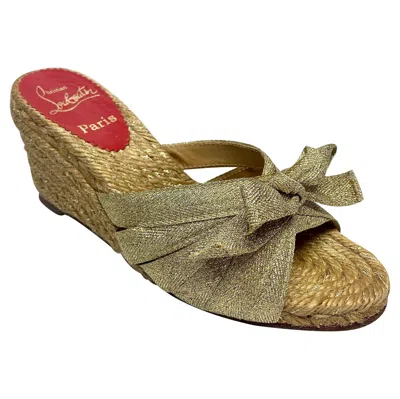 Pre-owned Christian Louboutin Gold Metallic Raffia Wedge - Size 35 In Brown