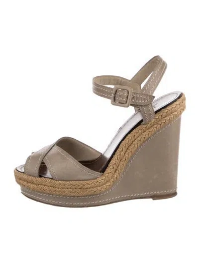 Pre-owned Christian Louboutin Leather Espadrilles In Neutral