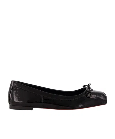 CHRISTIAN LOUBOUTIN CHRISTIAN LOUBOUTIN MAMADRAGUE BOW DETAILED FLAT SHOES