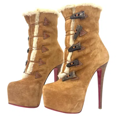 Pre-owned Christian Louboutin Oulanbator 160 Shearling Horn Toggle Platform Booty 37.5 In Brown