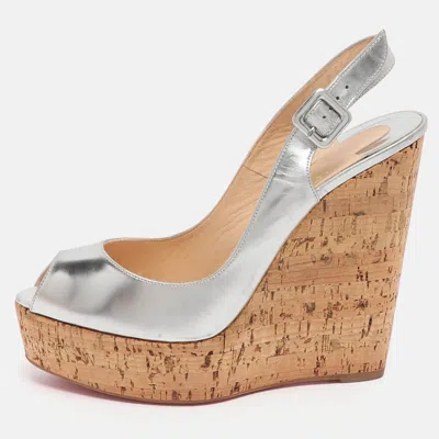 Pre-owned Christian Louboutin Une Plume Size 40.5 Silver Leather Cork Wedge Slingback Sandals