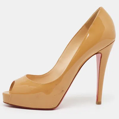 Pre-owned Christian Louboutin Very Prive Size 37.5 Beige Patent Leather Platform Pumps