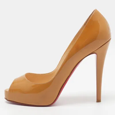 Pre-owned Christian Louboutin Very Prive Size 38.5 Beige Patent Leather Platform Pumps In Sand