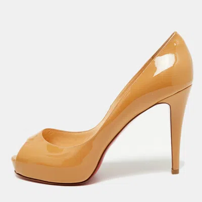 Pre-owned Christian Louboutin Youyou Size 40.5 Beige Patent Leather Peep Toe Pumps In Sand