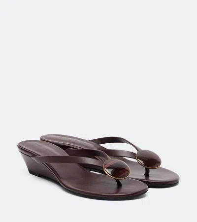 Christopher Esber Aura Quartz Leather Wedge Thong Sandals In Burgundy