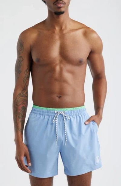 Chubbies Alpine Skies 5.5-inch Swim Trunks In Blue