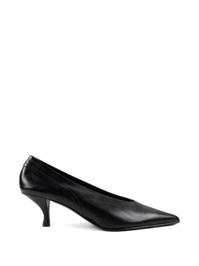 Chuckies Pointed-toe Leather Pumps In Black