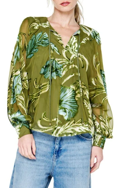Ciebon Cindy Burnout Velvet Floral Top In Green