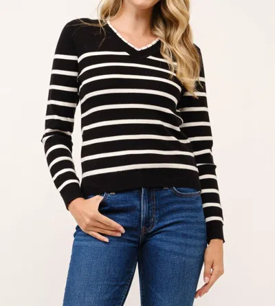 Cielo Here Comes The Stripe Top In Black/white