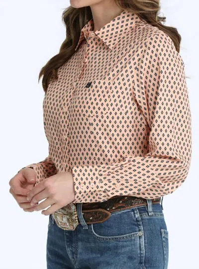Cinch Women's Classic Stretch Arenaflex Button Top In Peach In Pink