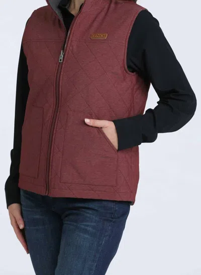 Cinch Women's Reversible Vest In Burgundy In Brown