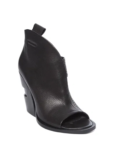 Cinzia Araia Sandals In Black