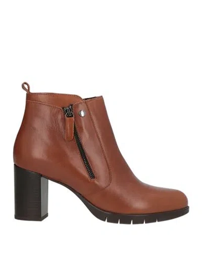 Cinzia Soft Woman Ankle Boots Tan Size 10 Leather In Brown