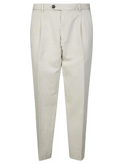 Circolo Men Single Front Pleat Chino Pants In White