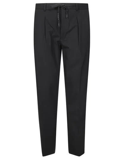 Circolo Premium Technical Trousers With Pleats For Men In Black