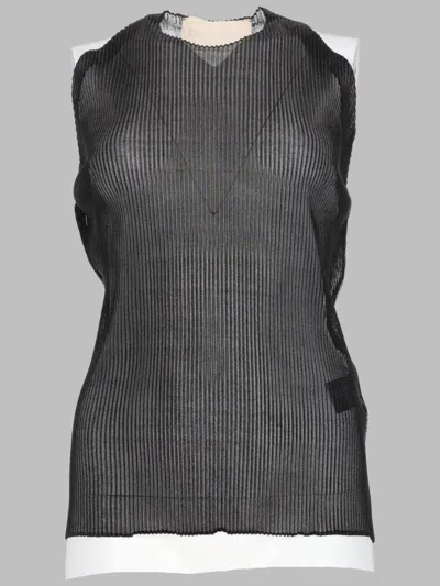 Circus Hotel Sleeveless Ribbed Top V Neck Design In Black