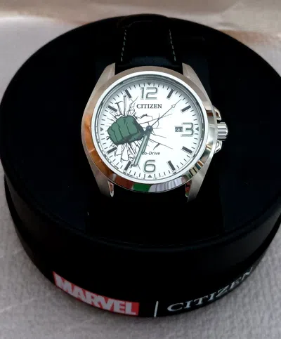 Pre-owned Citizen Eco-drive Aw1431-24w Marvel Incredible Hulk Dial Watch