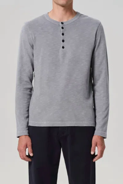 Citizen Of Humanity Classic Henley Tee In Moonstone In Pink