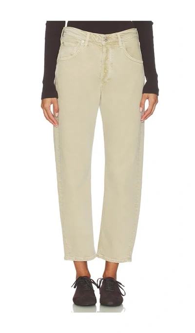 Citizen Of Humanity Winslow Low Rise Boyfriend Jeans In Neutral