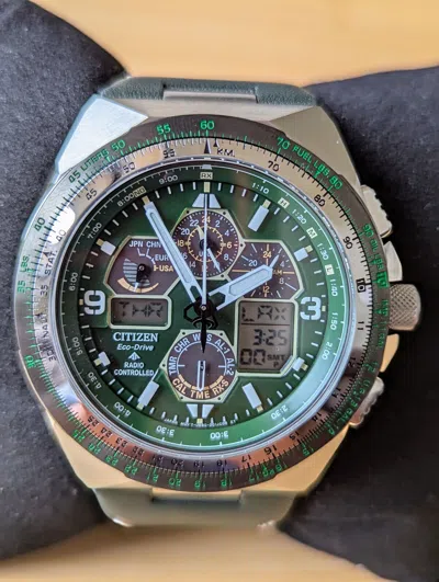 Pre-owned Citizen Promaster Skyhawk A-t Chronograph Gmt Green Dial Men's Watch Jy8147-01x