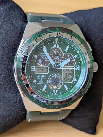 Pre-owned Citizen Promaster Skyhawk A-t Chronograph Gmt Jy8147-01x Green Dial Men's Watch
