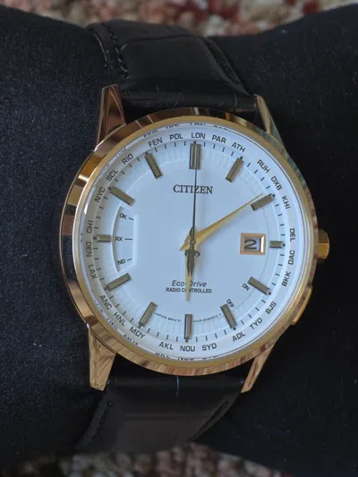 Pre-owned Citizen Radio Controlled Sapphire Crystal White Dial World Time Watch Cb0153-13a