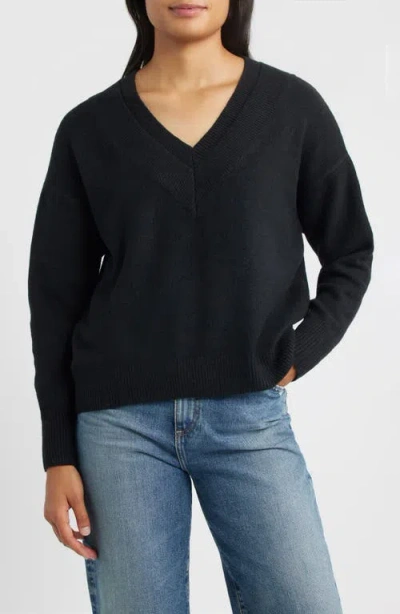 City Blues Ciite V-neck Sweater In Black